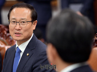 [포토] 대화 나누는 정세균-홍영표