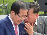 [포토] 대화 나누는 홍준표-김명연