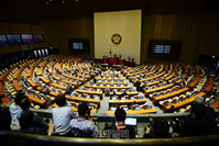 [포토] 국회 '지방선거 출마 의원 4명 사직안 처리'