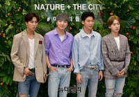 [포토] 코엑스에 등장한 위너 "팝업스토어 오픈 축하해요"