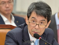 [포토] 질문에 답하는 이동걸 한국산업은행 회장