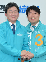 [포토] 유승민 공동대표와 손잡은 허철회 세종시장 후보