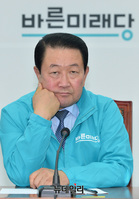 [포토] 회의 기다리는 박주선 바른미래당 공동대표
