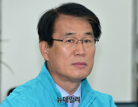 [포토] 전략회의 참석한 권오을 바른미래당 경북지사 후보