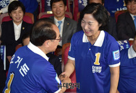 [포토] 악수하는 추미애-오거돈