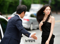 [포토] 차량에서 내린 이솜