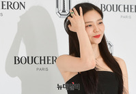 [포토] 어깨라인 드러낸 배우 이솜