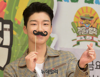 [포토] 위너 이승훈, 여심 저격하는 손하트