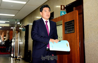 [포토] 원내수석회동 참석하는 오신환