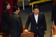 [포토] 자신의 체포동의안에 투표하는 홍문종