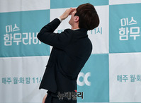 [포토] 웃음터진 배우 김명수