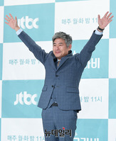 [포토] 부장판사 역 맡은 배우 성동일