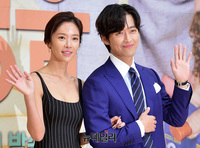 [포토] 황정음-남궁민 "꿀 떨어지는 케미 기대하세요"