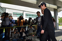 [포토] 질문에 답없이 입장하는 배우 이서원