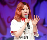 [포토] 볼빨간 우지윤 "8개월 동안 썸 못탔어요"