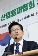 [포토] 산업용재협회와 간담회 가진 김문수