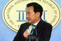 [포토] 정론관 떠나는 손학규 바른미래당 선대위원장