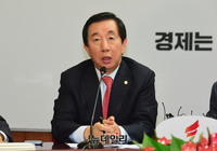 [포토] 남북회담 관련 입장 밝히는 김성태 원내대표