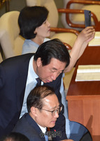 [포토] 대화 나누는 홍영표-김성태