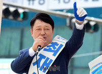 [포토] 엄지 치켜든 송파을 최재성 후보