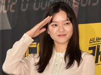 [포토] 고아성, 절도있는 경례