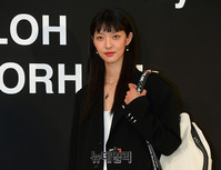 [포토] 가방 멘 모델 강소영