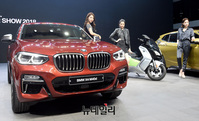 [포토] 강렬한 컬러 자랑하는 BMW 'X4 M40d'