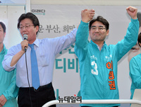 [포토] 부산 시민에게 지지 호소하는 유승민-이성권