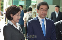 [포토] 사전투표 독려하는 박원순 후보 내외