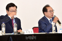 [포토] 목타는 서병수, 발언하는 오거돈