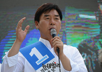 [포토] 구미역 찾아 지지호소하는 오중기 경북지사 후보