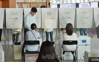[포토] 지방선거 사전투표 첫날 투표율 8.77%