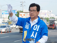 [포토] 청주 거리유세 나선 이시종 충북지사 후보