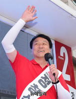 [포토] 지지호소 하는 정창수 강원지사 후보