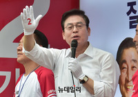 [포토] 횡성 지원유세 나선 정우택 전 원내대표