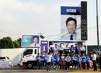 [포토] 경기 광주 찾아 지지 호소하는 이재명