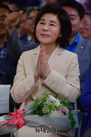 [포토] 박수치는 강난희 여사