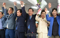 [포토] 3선 성공 축하받는 박원순 서울시장 