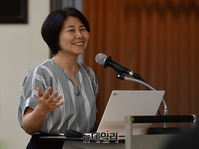 [포토] 주제발표하는 김경희 네이버뉴스 기사배열 공론화 포럼 위원