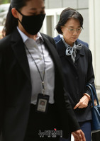 [포토] 영장심사 출석하는 이명희 전 이사장