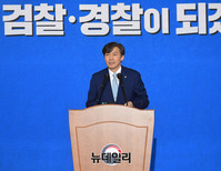 [포토] 검-경 수사권 조정 진행과정 밝히는 조국 민정수석