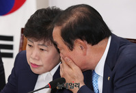 [포토] 대화 나누는 조배숙-장병완