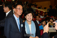 [포토] 사진찍는 장세용 구미시장과 서영교 의원