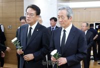 [포토] 김종필 전 총리 조문하는 정몽준-정진석