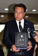 [포토] 보훈처 태극기 공개하는 정진석