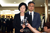 [포토] 기자들의 질문에 답하는 추미애 대표