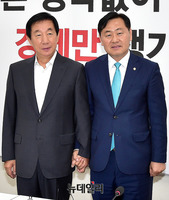 [포토] 김성태 한국당 권한대행 찾은 김관영 바른당 원내대표