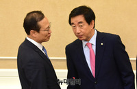 [포토] 대화 나누는 홍영표-김성태