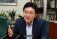 [포토] 인터뷰 갖는 김용태 자유한국당 의원