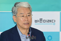 [포토] 지방선거 평가 간담회, 발언하는 김동철